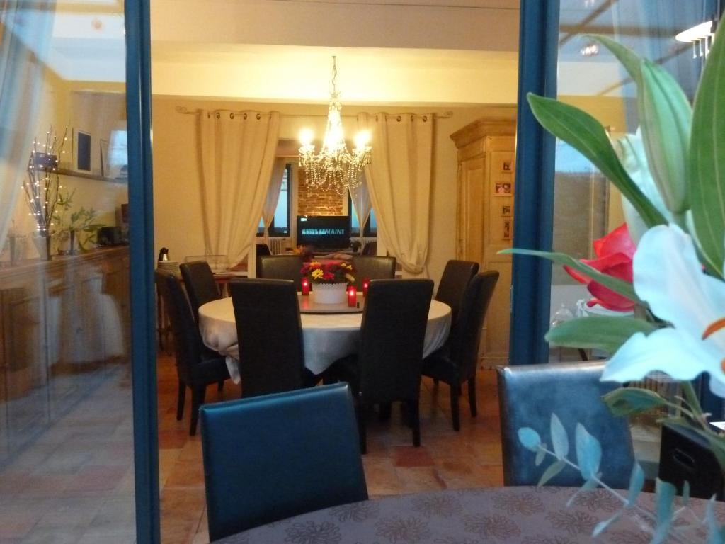 Chambre D'Hotes "Le Village" Villenouvelle Exterior photo