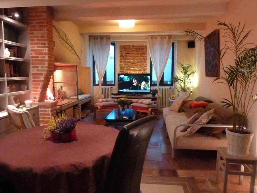 Chambre D'Hotes "Le Village" Villenouvelle Exterior photo